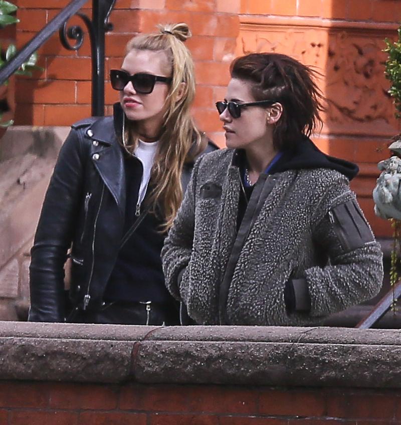 Kristen Stewart Knee Bruises Dating Stella Maxwell
