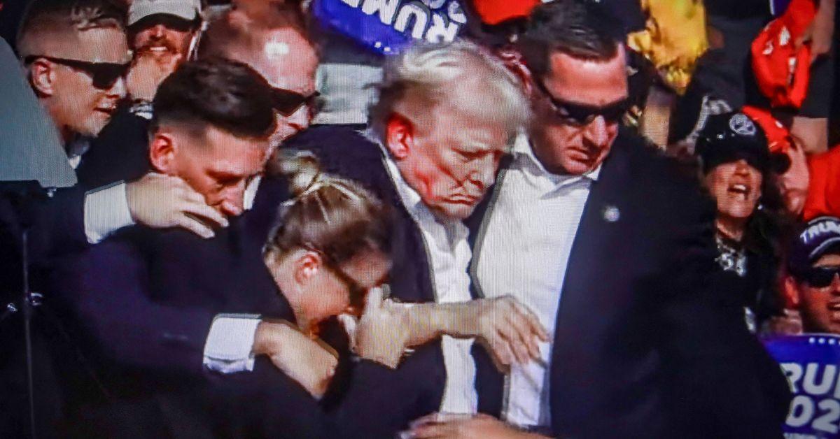 Donald Trump was surrounded by Secret Service agents during the assassination attempt.